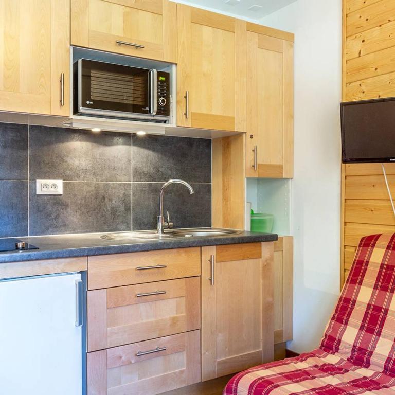 Studio rénové avec balcon à Méribel, idéal pour vacances ski - FR-1-355-76 - Studio - 4