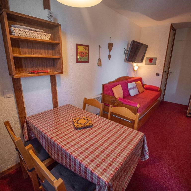 Appartement cosy, 100m des pistes, balcon, casier à skis, quartier calme, proche commerces - Studio - 6
