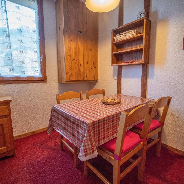 Appartement cosy, 100m des pistes, balcon, casier à skis, quartier calme, proche commerces - Studio - 7