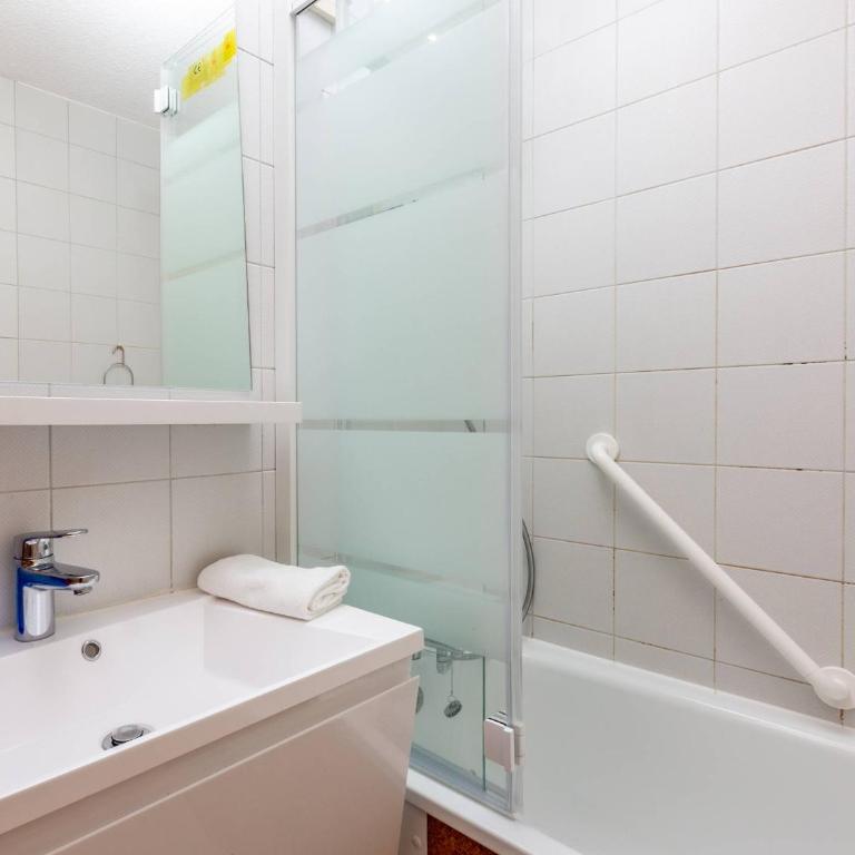 2P au pied des pistes, 2 balcons, lumineux, proche école de ski et commerces, animaux permis - FR-1-356-301 - Apartamento (4 adultos) - 2