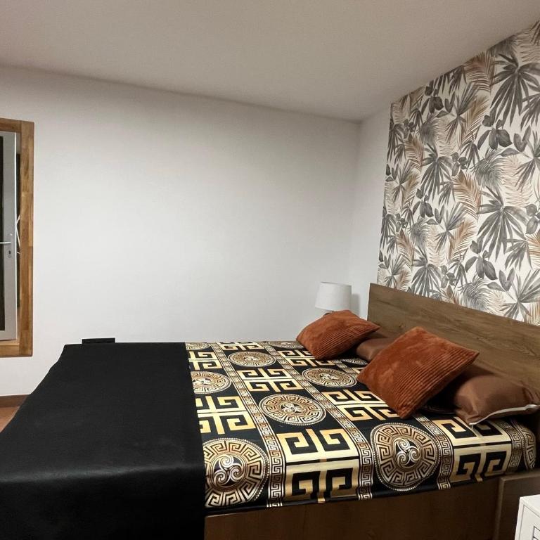 Chic12 only for millionaires groups - Three-Bedroom Apartment - 5