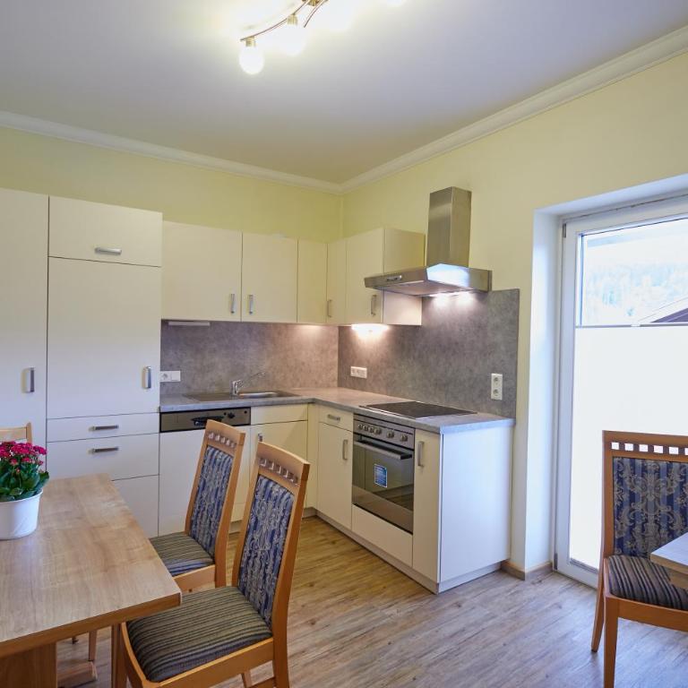 Hotel Gasthof Stenitzer - Apartment mit 2 Schlafzimmern und Balkon - 1