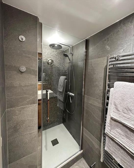 Chalet de l'Ours, 4 étoiles, avec spa et proche des pistes - Chalet - 34