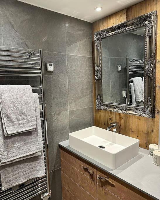 Chalet de l'Ours, 4 étoiles, avec spa et proche des pistes - Chalet - 32