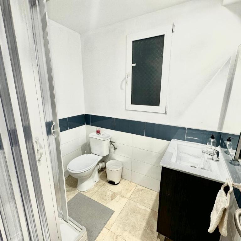 Harmony Stay ROOMS - Double Room with Private Bathroom - 5