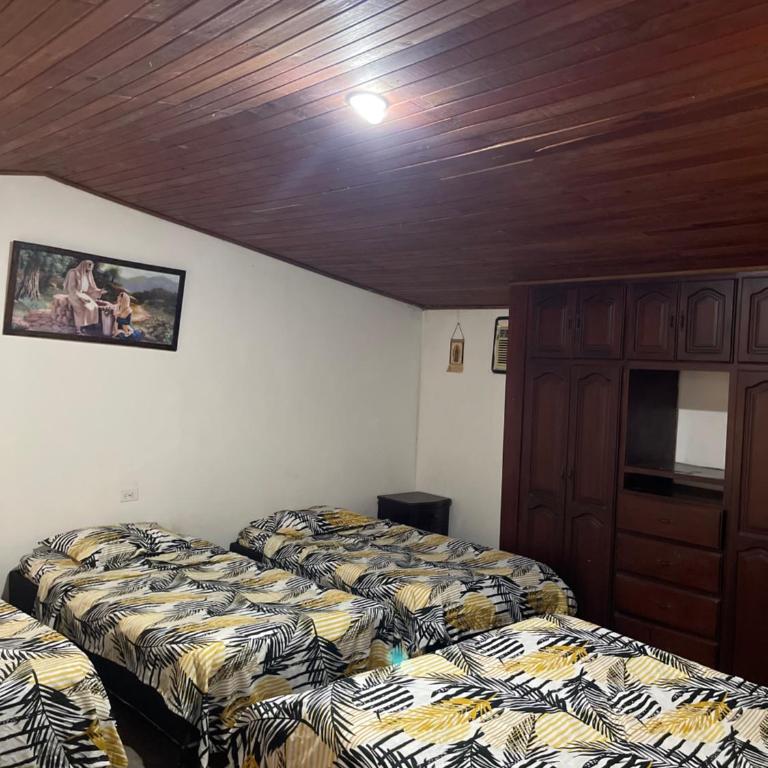 Hotel El Potrillo Villavicencio - Family Room with Private Bathroom - 1