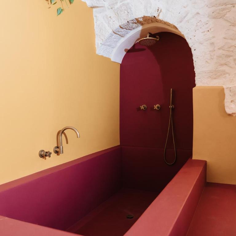 OZIO - Il trullo rosso - Camera Matrimoniale Deluxe con Vasca - 23