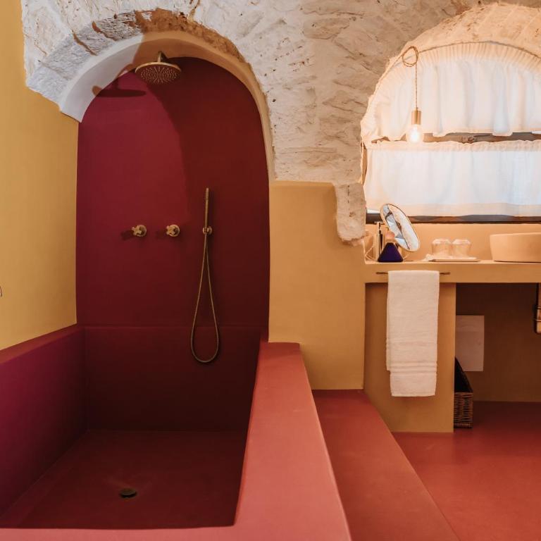 OZIO - Il trullo rosso - Camera Matrimoniale Deluxe con Vasca - 3