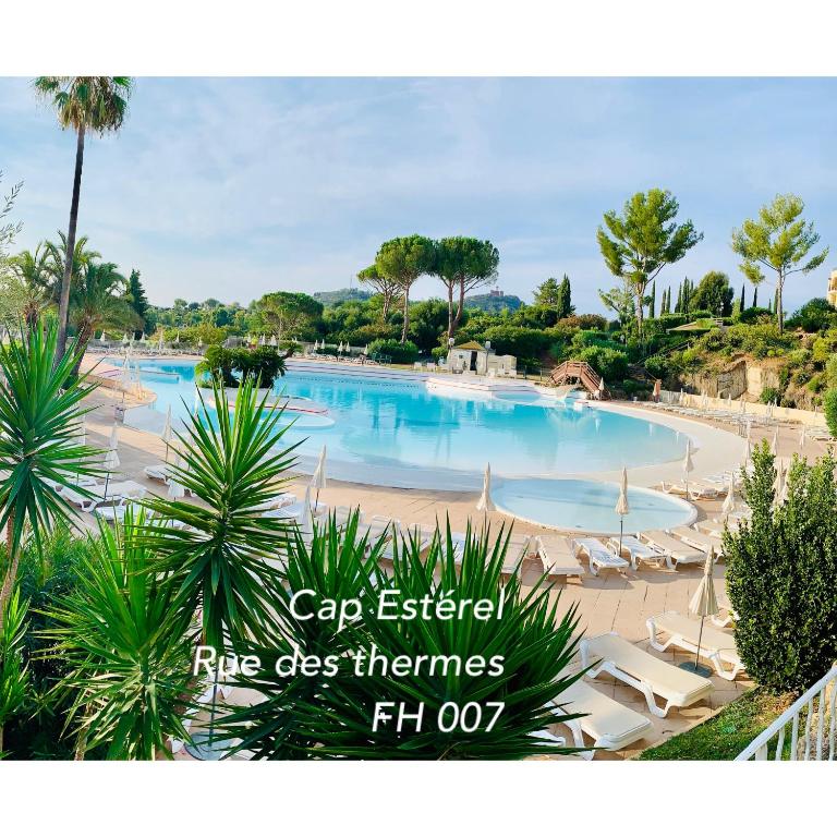 Cap Estérel FH Appartement avec jardin clos privatif -Vue mer -Piscine chauffée 04 avril &01 novembre - Saint Raphaël - Appartement 1 Chambre avec Jardin - 33