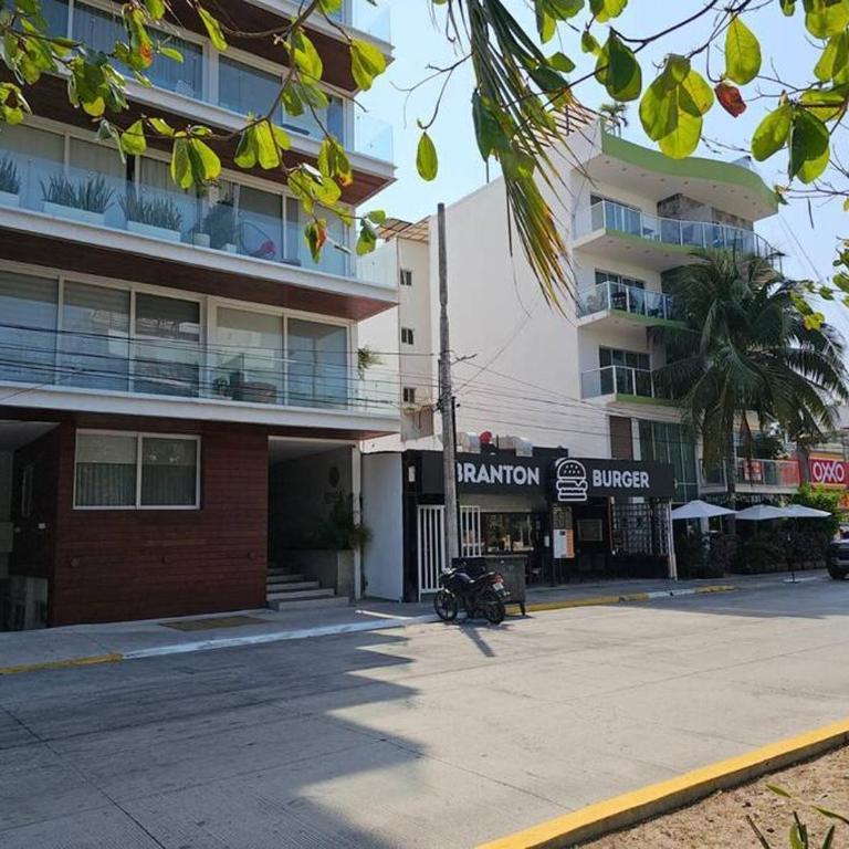 Kumaru Studio Steps From The Beach - One-Bedroom Apartment - 14