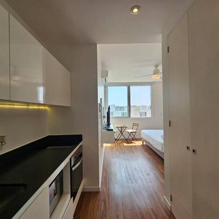Kumaru Studio Steps From The Beach - One-Bedroom Apartment - 24