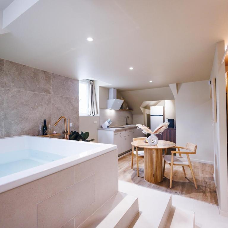 Eden Room - Luxe, Balnéo & Sauna - One-Bedroom Apartment - 16
