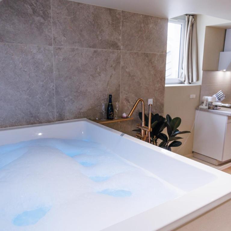 Eden Room - Luxe, Balnéo & Sauna - One-Bedroom Apartment - 6