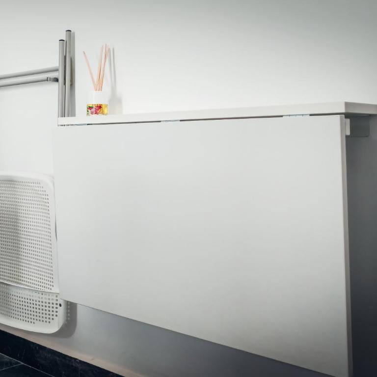 Málaga Central Stay Guest House - Double Room with Private External Bathroom Shared Kitchen & Living - 8