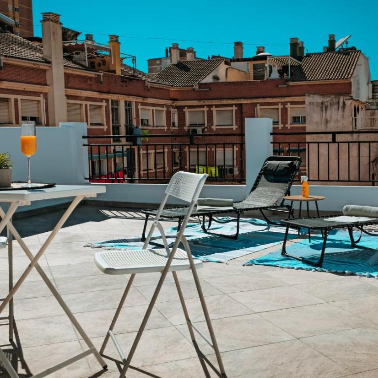 Málaga Central Stay Guest House - Double Room with Private External Bathroom Shared Kitchen & Living - 12