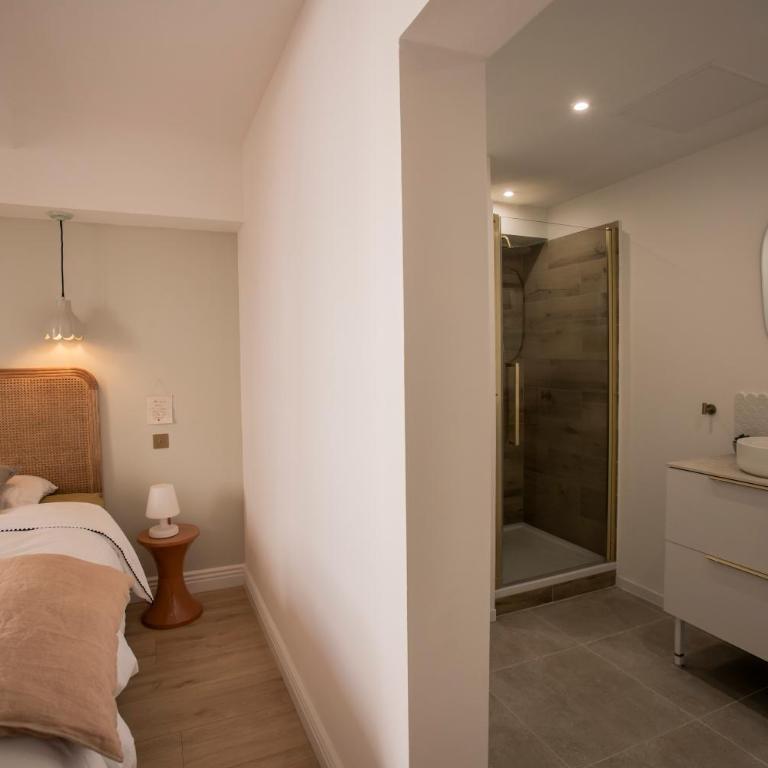 Mon cocon au cœur du village et des plages - One-Bedroom Apartment - 24