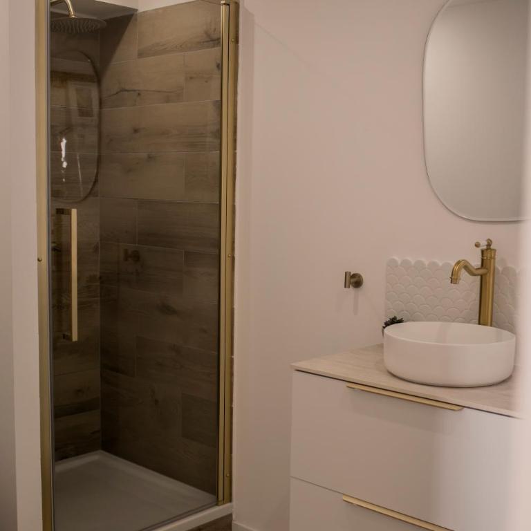 Mon cocon au cœur du village et des plages - One-Bedroom Apartment - 32