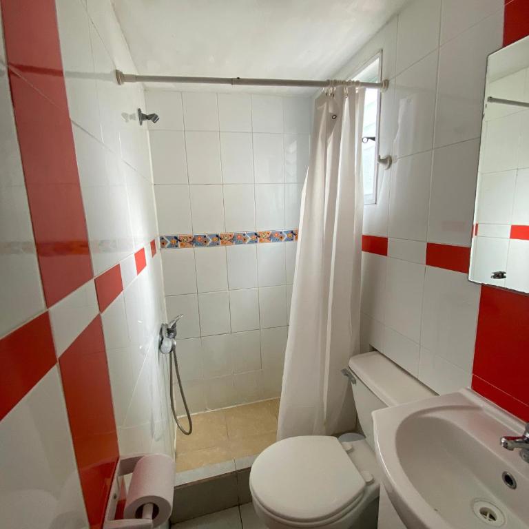 Hostal EntreOrientes - Habitación Triple con baño privado - 1