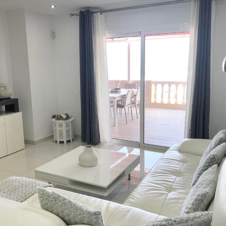 Apartamento con impresionantes vistas y piscina - Apartamento con terraza - 3