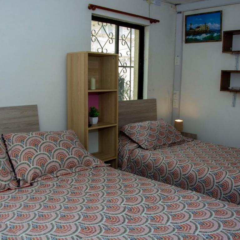 Hostal EntreOrientes - Basic Triple Room - 2