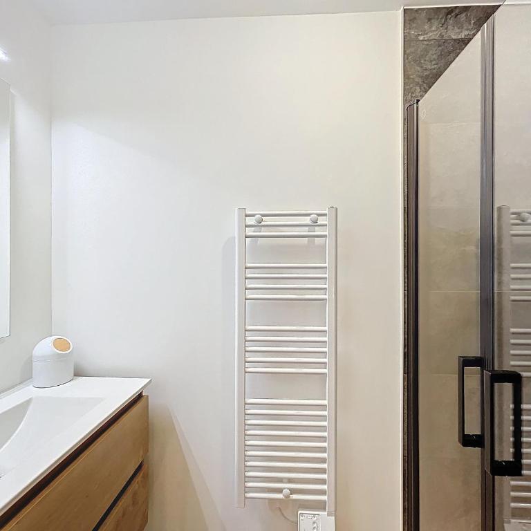 Appartement d'Exception 2 Chambres, 63 m², au Pied des Pistes, Parking Inclus, Wi-Fi - Appartement 2 Chambres - 13