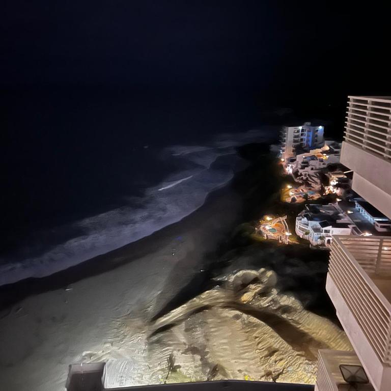 Radiante departamento frente al mar - Three-Bedroom Apartment - 34