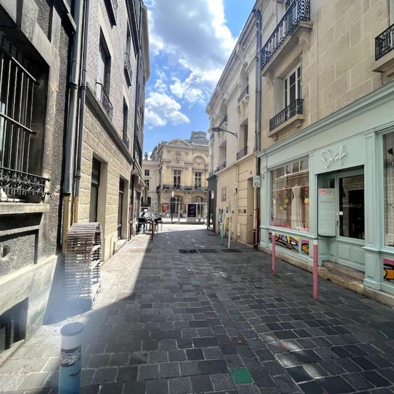 Clou dans le fer hyper centre immeuble luxueux - Appartement 2 Chambres - 30