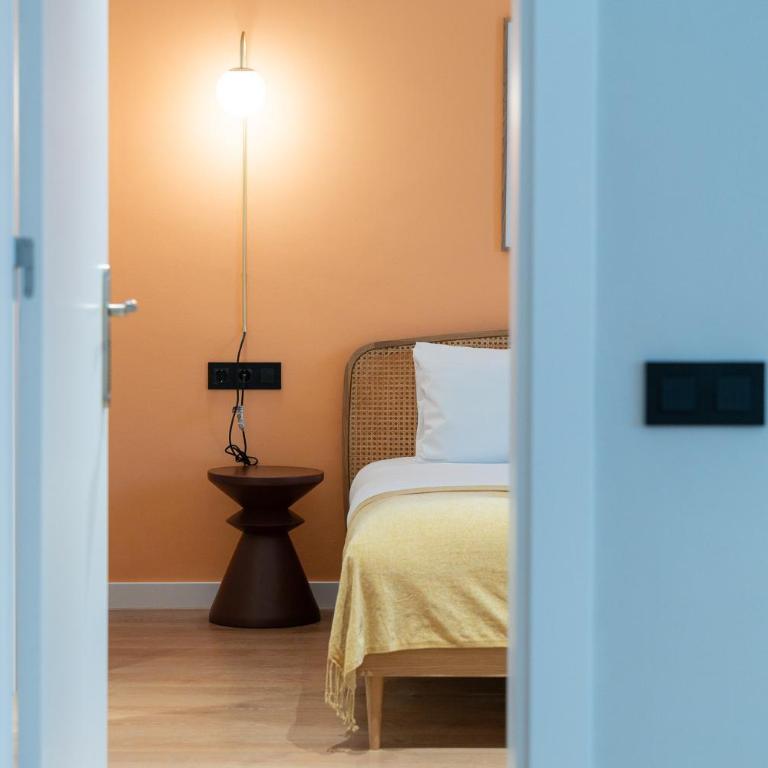 Stay U-nique Apartments Balmes II - Three-Bedroom Apartment - 6