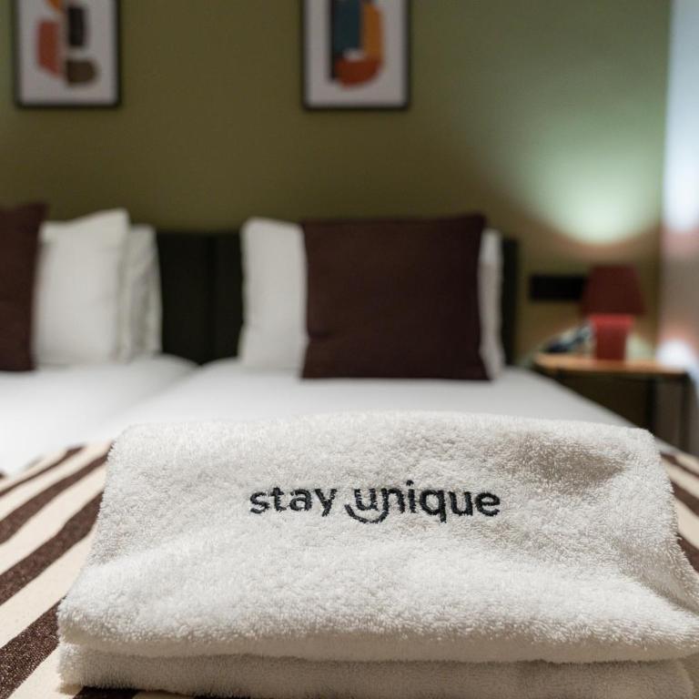 Stay U-nique Apartments Balmes II - Three-Bedroom Apartment - 8