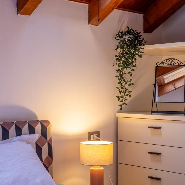 Romantic Suite Navigli - 15min Duomo - FREE parking - Appartamento con 1 Camera da Letto - 22