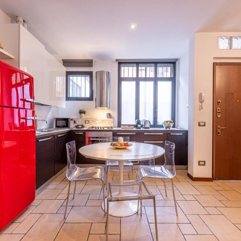 Romantic Suite Navigli - 15min Duomo - FREE parking - Appartamento con 1 Camera da Letto - 28