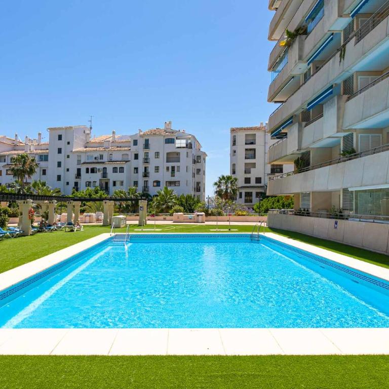 MARBELLA HOME RENTALS - Marina Banus, Puerto Banus, 2BR Apartment, parking & pool - Two-Bedroom Apartment - 24