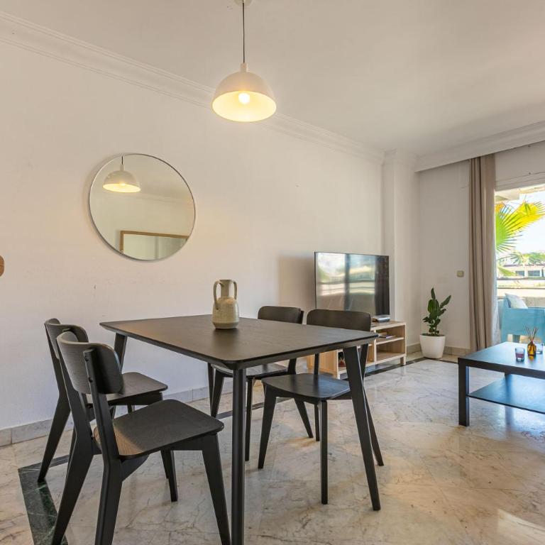 MARBELLA HOME RENTALS - Marina Banus, Puerto Banus, 2BR Apartment, parking & pool - Two-Bedroom Apartment - 9