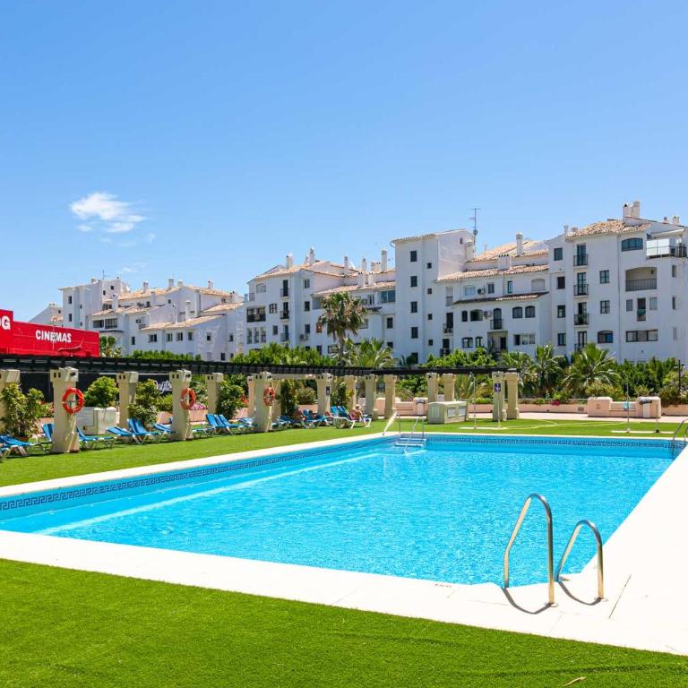MARBELLA HOME RENTALS - Marina Banus, Puerto Banus, 2BR Apartment, parking & pool - Two-Bedroom Apartment - 25