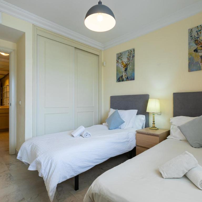 MARBELLA HOME RENTALS - Marina Banus, Puerto Banus, 2BR Apartment, parking & pool - Two-Bedroom Apartment - 15