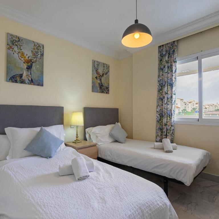 MARBELLA HOME RENTALS - Marina Banus, Puerto Banus, 2BR Apartment, parking & pool - Two-Bedroom Apartment - 16