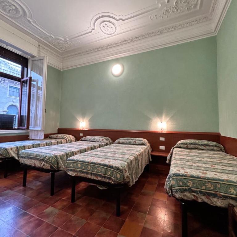 Hotel Barone - Camera Quadrupla con Doccia - 5