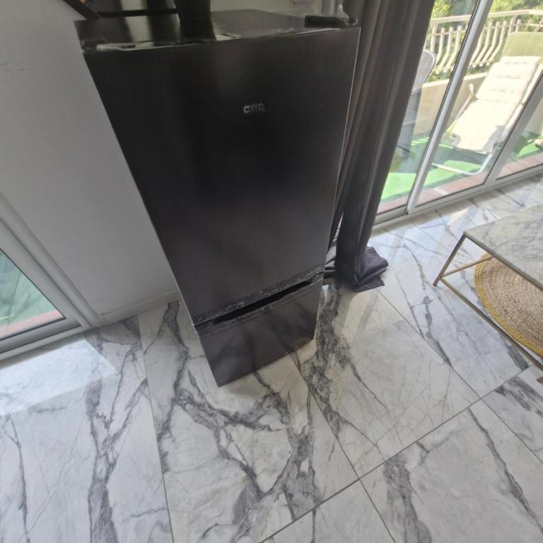 T2 neuf centre ville Saint Raphaël avec terrasse et parking gratuit, prés de la plage et commerces! - Apartment mit 1 Schlafzimmer - 13