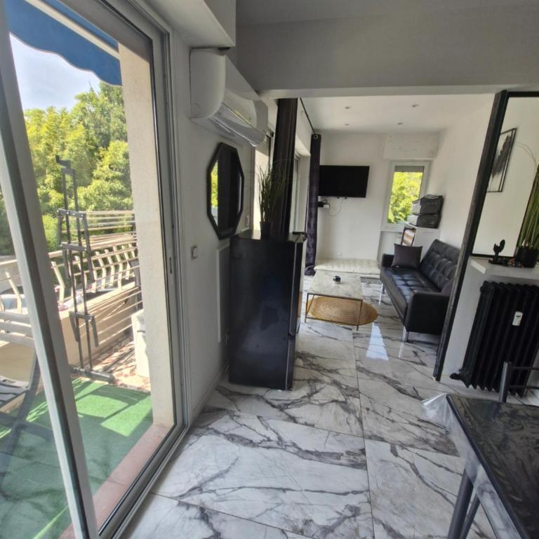 T2 neuf centre ville Saint Raphaël avec terrasse et parking gratuit, prés de la plage et commerces! - Apartment mit 1 Schlafzimmer - 11