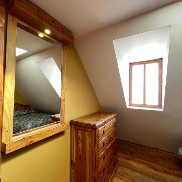 Hostal Corvatsch Chile - Habitación Estándar con baño compartido - 2 camas - 2