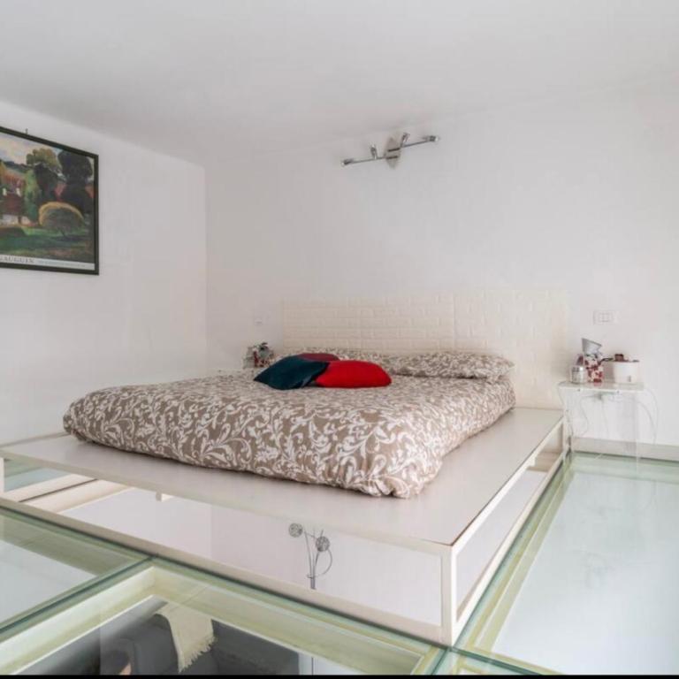 Glass Loft - One-Bedroom House - 3