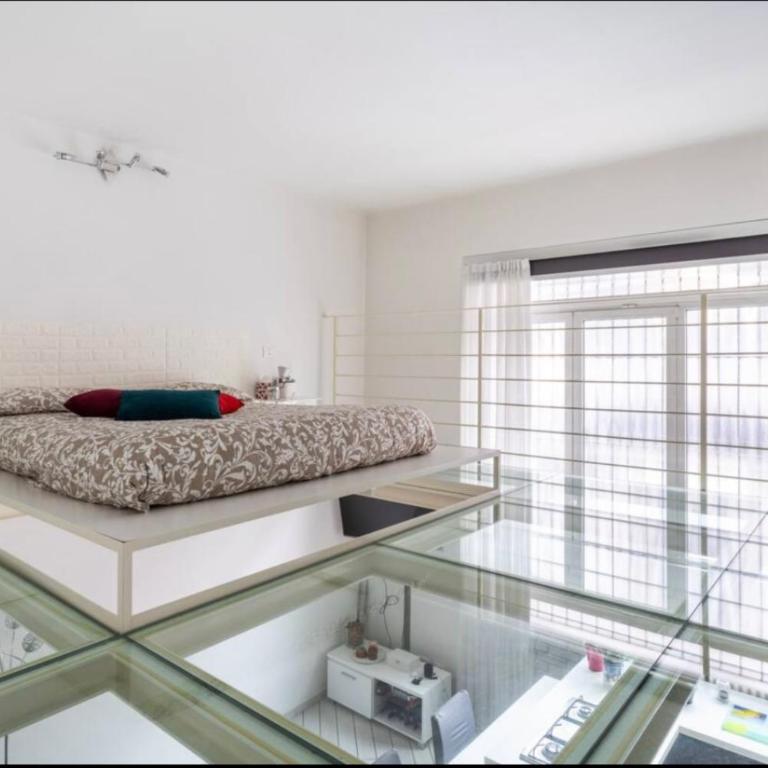 Glass Loft - One-Bedroom House - 23