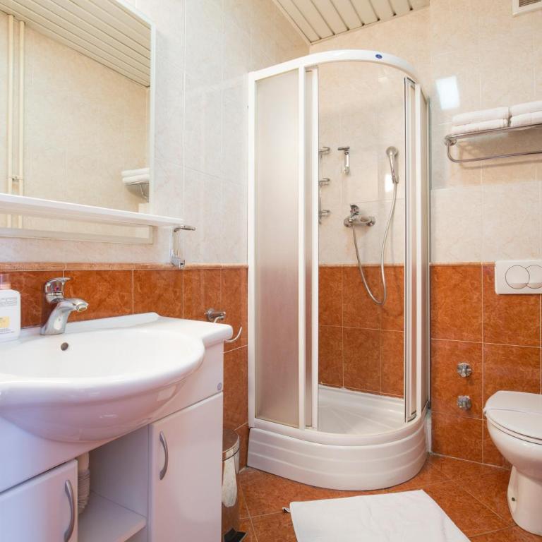 Hotel N - Triple Room - 1