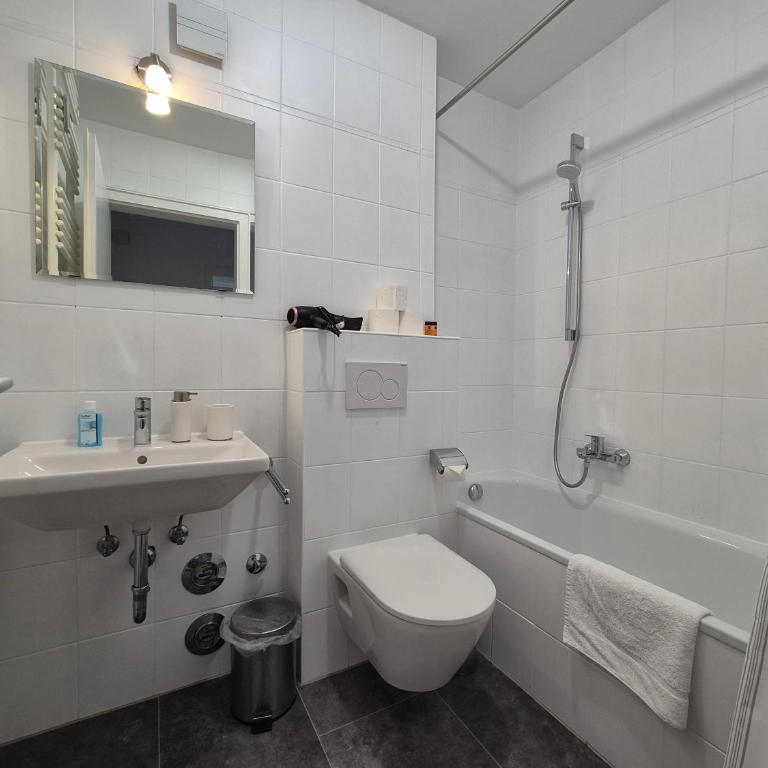Modern City Apartment 1 - One-Bedroom Apartment - 6
