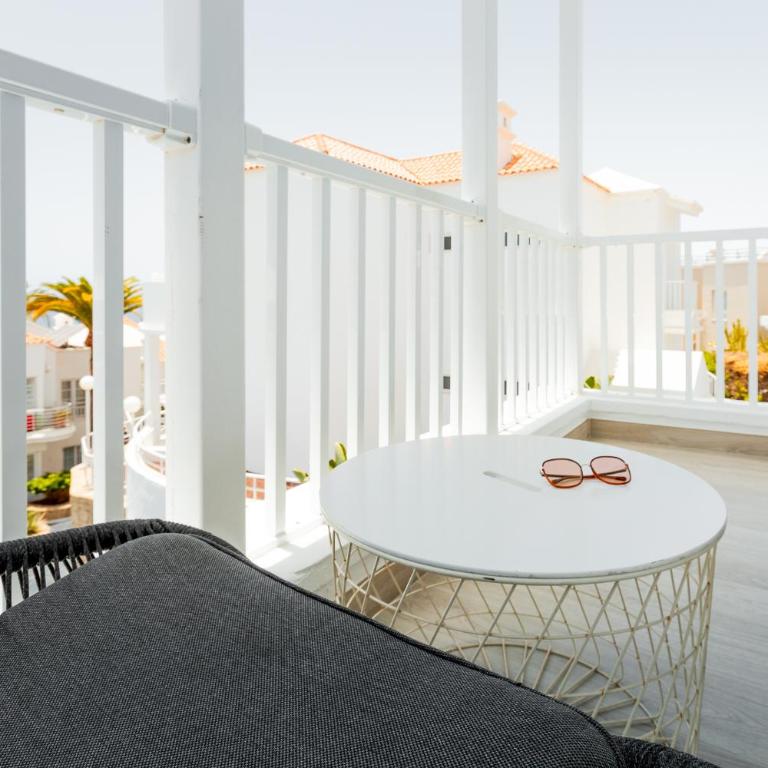 Spacious apartment with ocean view - One-Bedroom Apartment - 17