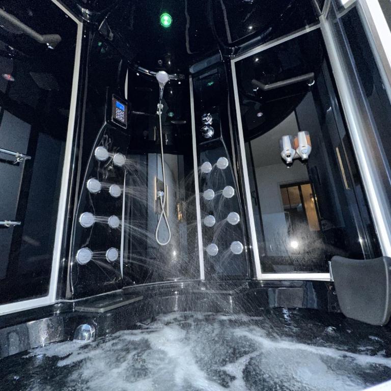 AMMG Tour Plage – Appartement Prestige | Jacuzzi & Balcon - Appartement 1 Chambre Deluxe - 3
