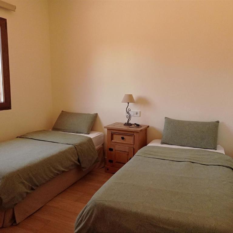 Bonita casa blanca en el bosque. - Two-Bedroom House - 26