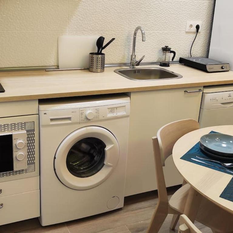 Apartamento entero Junto a Cuatro Caminos con licencia del Ayto de Madrid - Apartamento de 1 dormitorio - 2