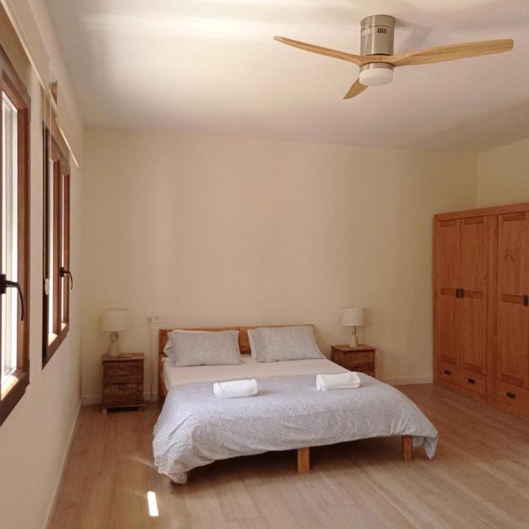Bonita casa blanca en el bosque. - Two-Bedroom House - 2
