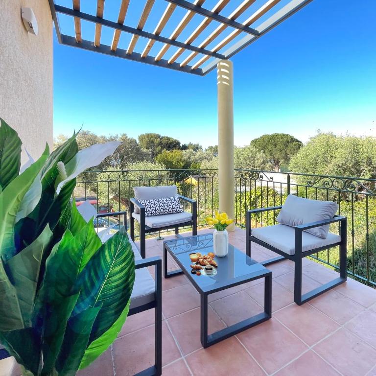 Bastidon de l'Olivaie - Two-Bedroom Apartment with Balcony - 1
